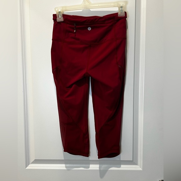 Lululemon Cropped Athletic Leggings Size 4 - Picture 2 of 6